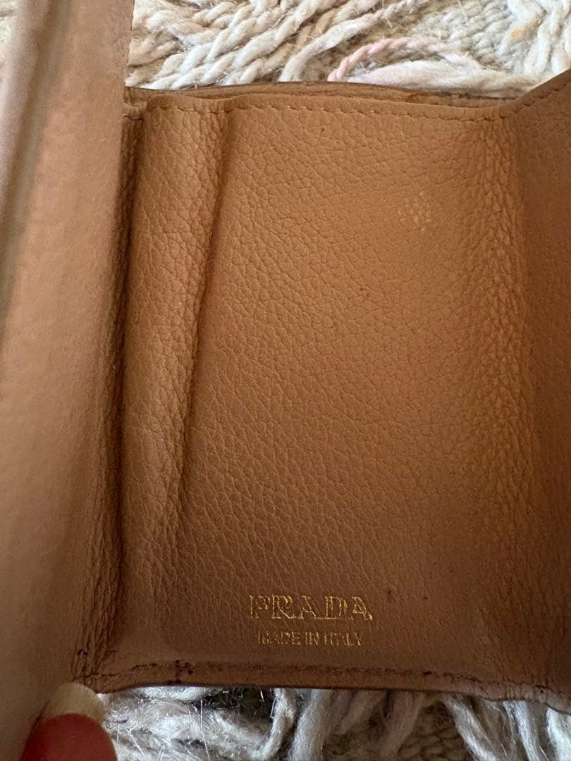 プラダ三ツ折リ財布
