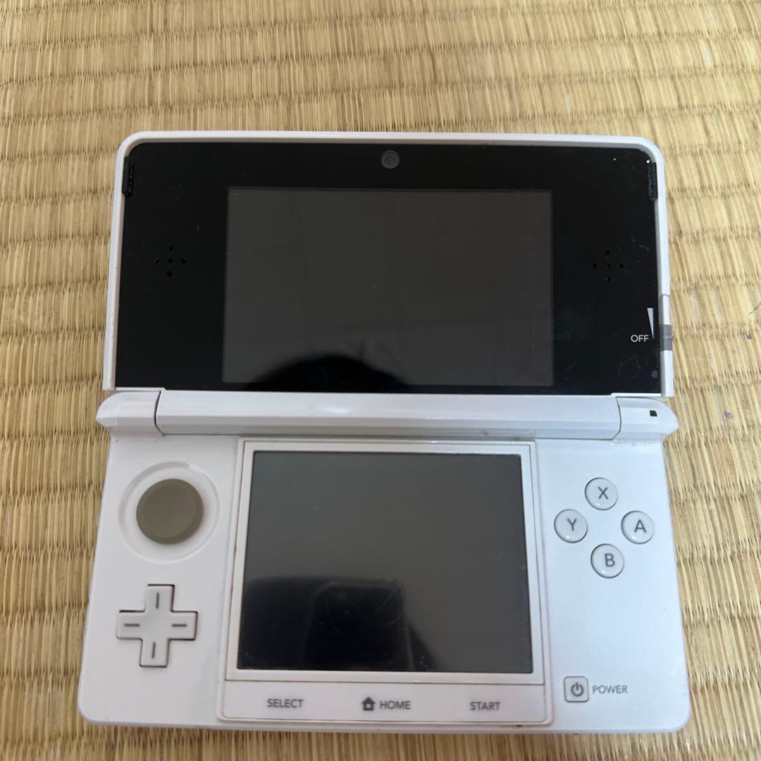 NINTENDO 3DS ホワイト本体とゲーム2本付き