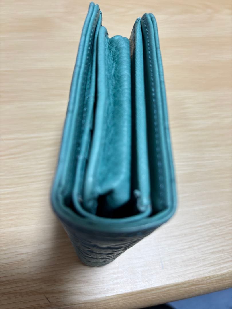本革型押しミッキーモチーフ二つ折り財布