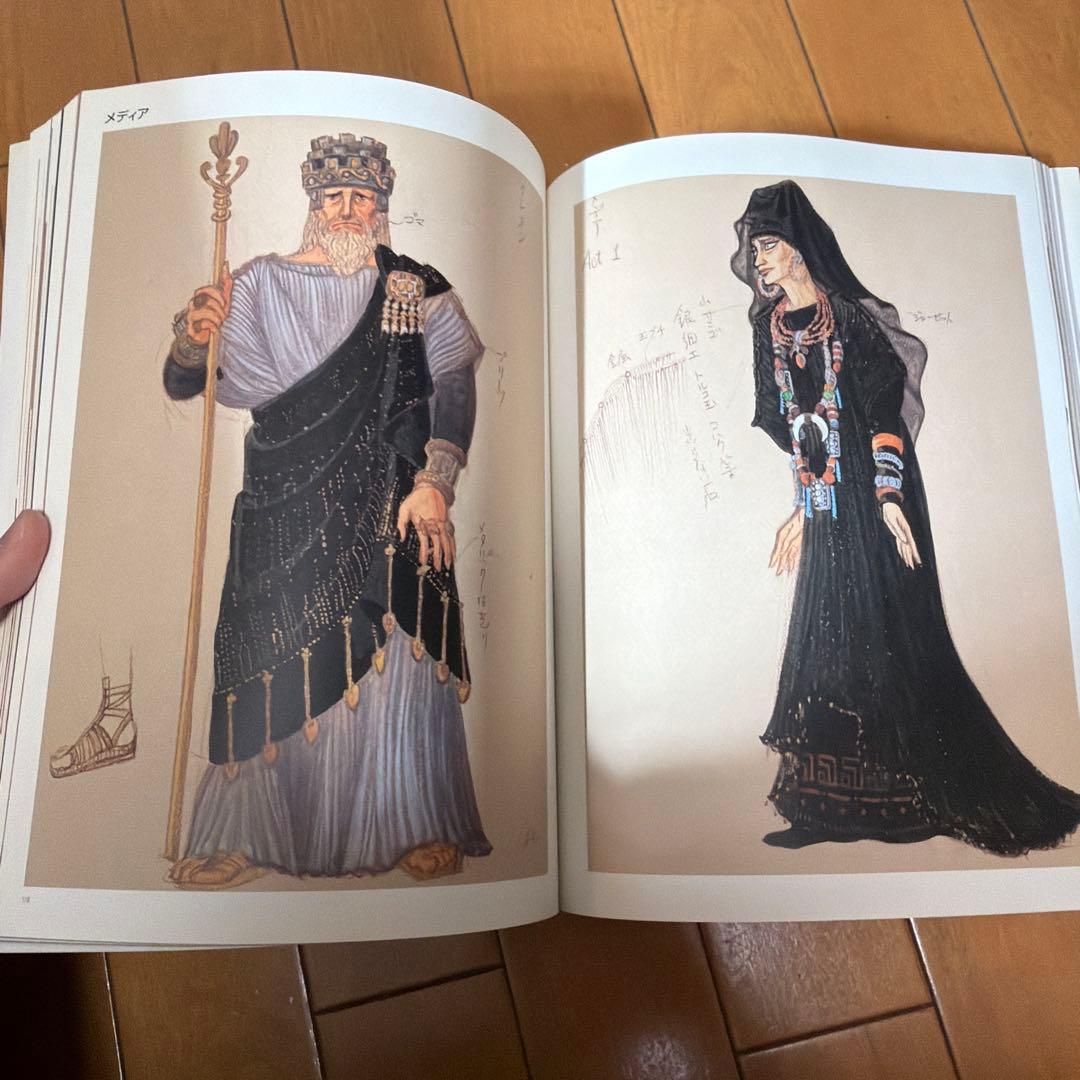舞台衣装のデザイン　緒方規矩子