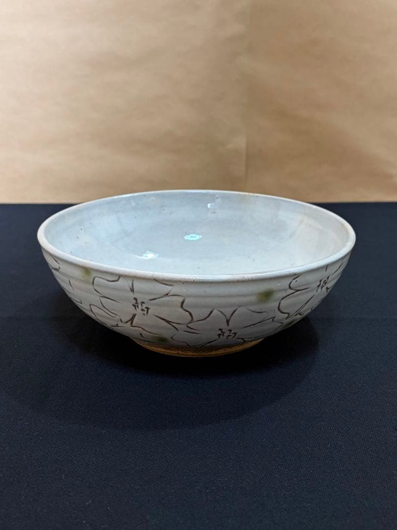 益子焼　花模様の大きな陶器ボウル　盛り鉢　大鉢 陶芸家　作陶家