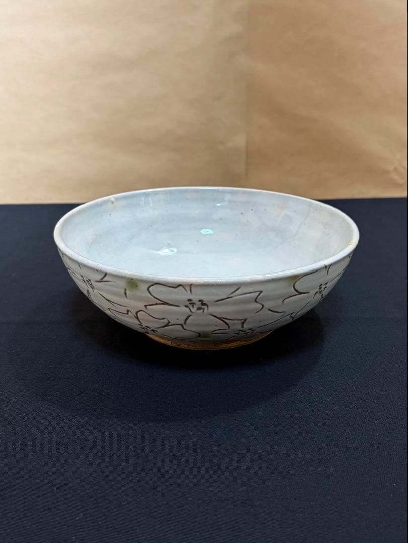 益子焼　花模様の大きな陶器ボウル　盛り鉢　大鉢 陶芸家　作陶家