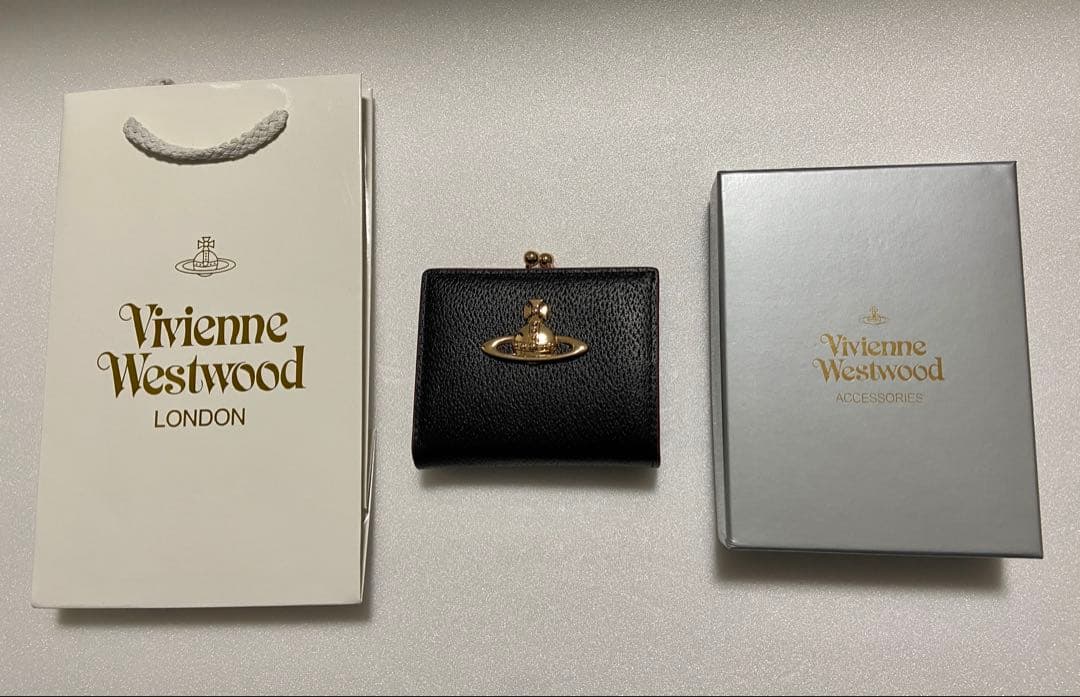 【新品未使用】Vivienne Westwood 二つ折り財布　ブラック　黒