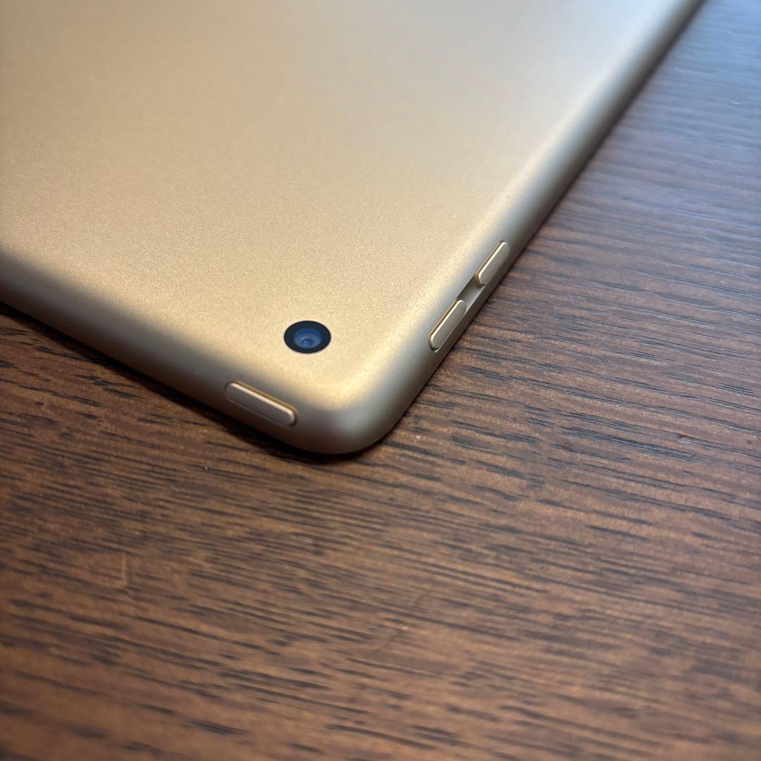 Apple iPad (第5世代) シルバー　A1822