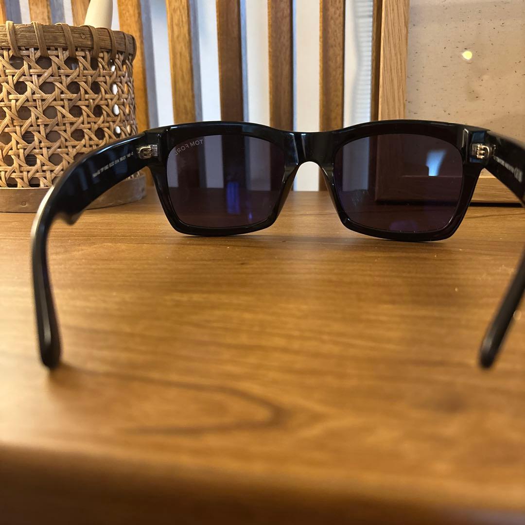 TOM FORD トムフォード サングラス FT1062-5601A