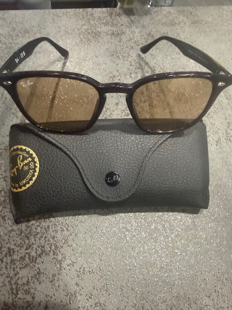 Ray-Ban RB4258F サングラス