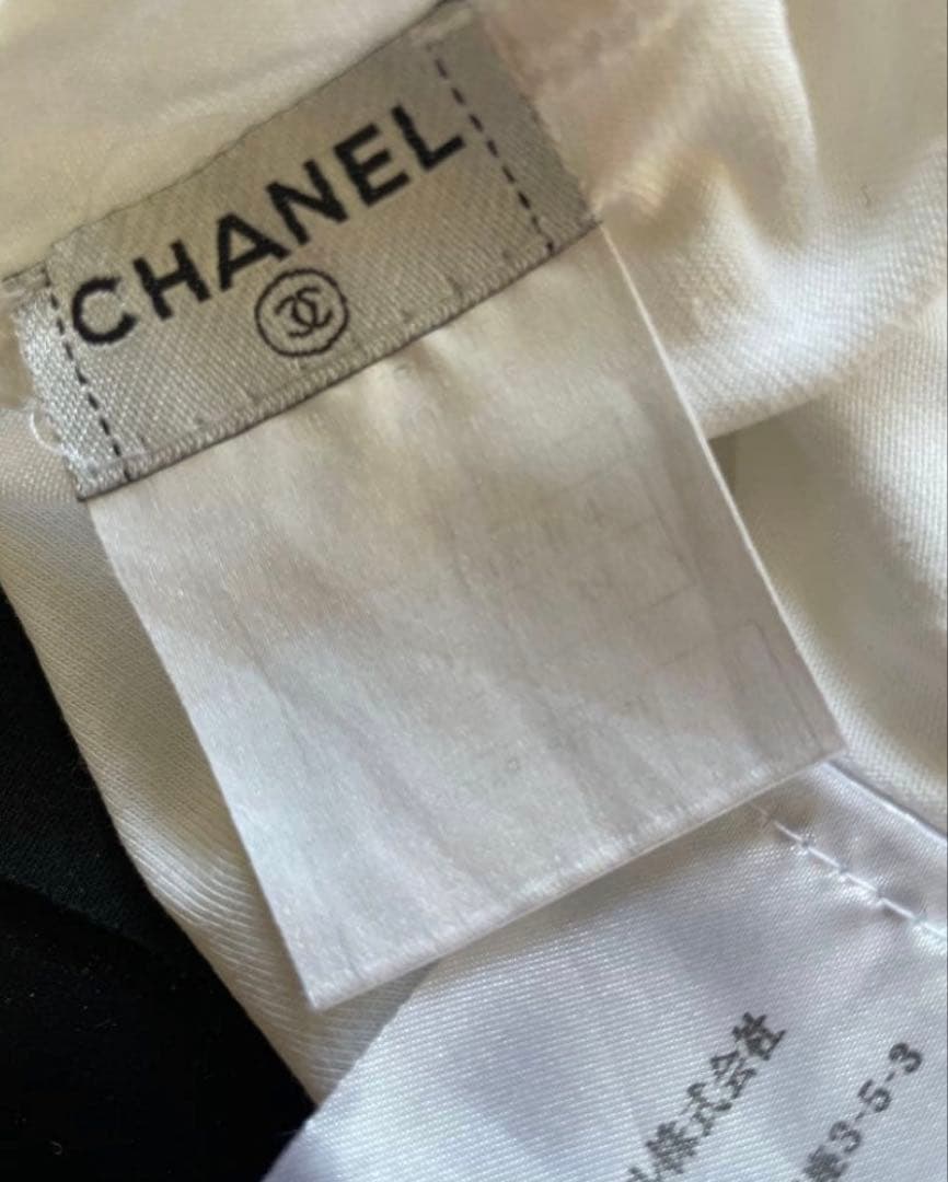 CHANEL ビジュー付き ホワイト半袖Tシャツ