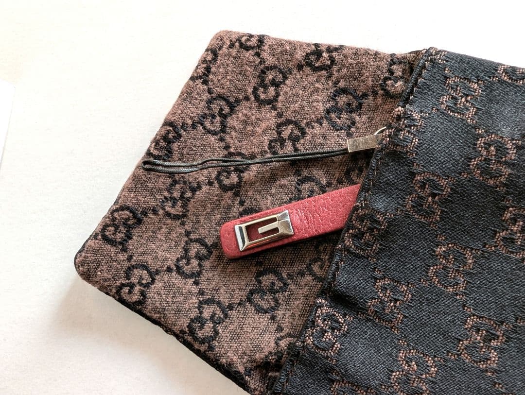 【美品】箱・保存袋付き☆gucci　グッチ　携帯ストラップ　Gロゴ　レザー