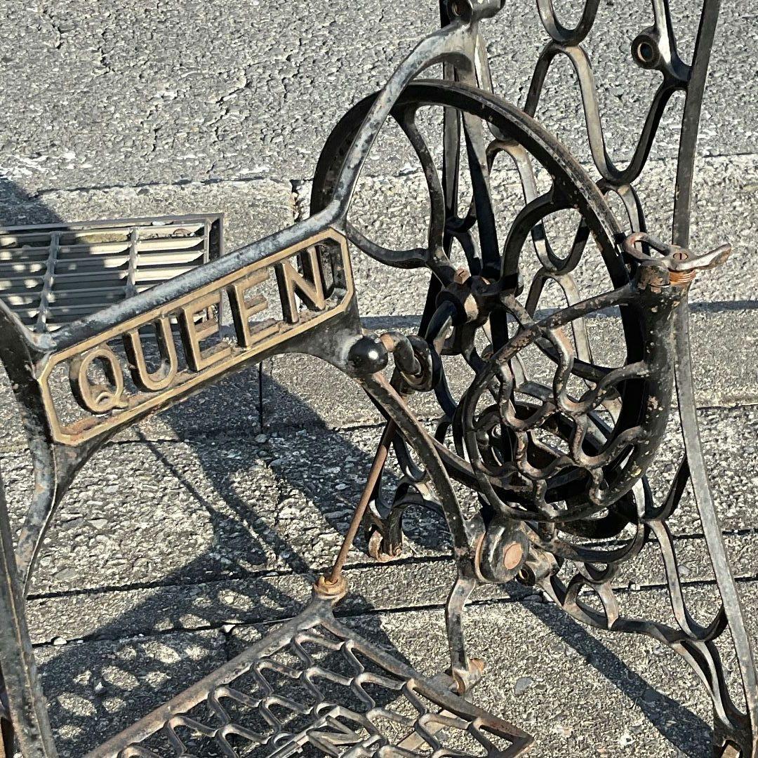 人と被らないぞ‼️足踏みミシン『QUEEN』個体数僅か⁉️テーブル製作用⭕️