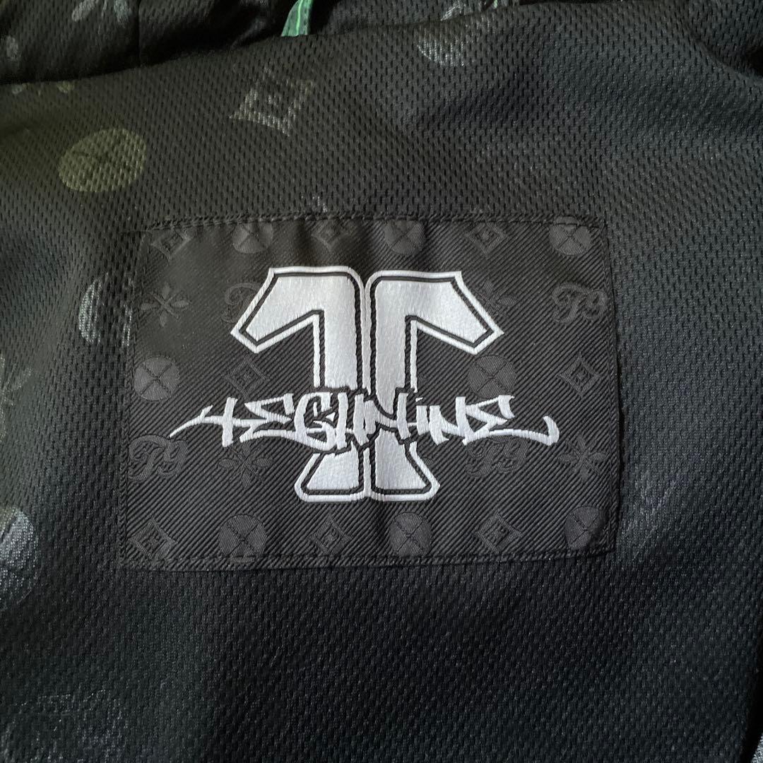 激レア新品未使用technine グラフフォトスーパーパフダウンジャケット