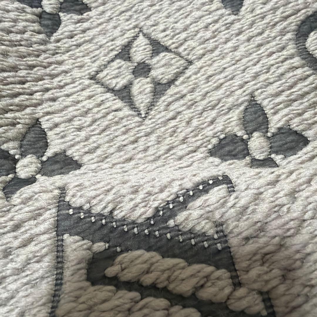 LOUIS VUITTON グレーマフラー