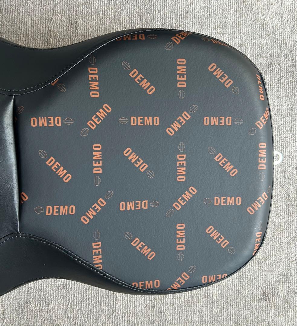 新品　ハーレーダビッドソン　純正スーパーリデュースリーチ　DEMO シート