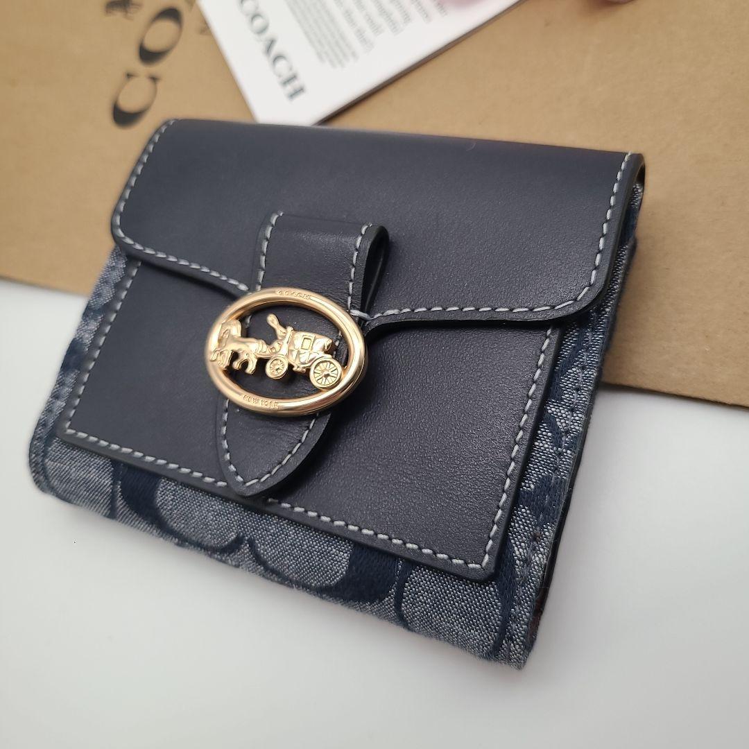 COACH　コーチ　折り財布　新品　スナップ開閉　正規品