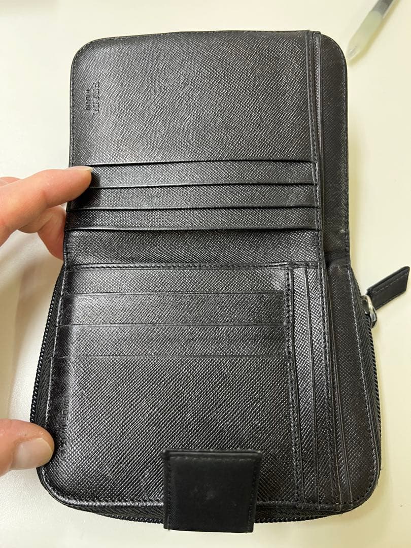 PRADA 黒 ナイロン 二つ折り財布