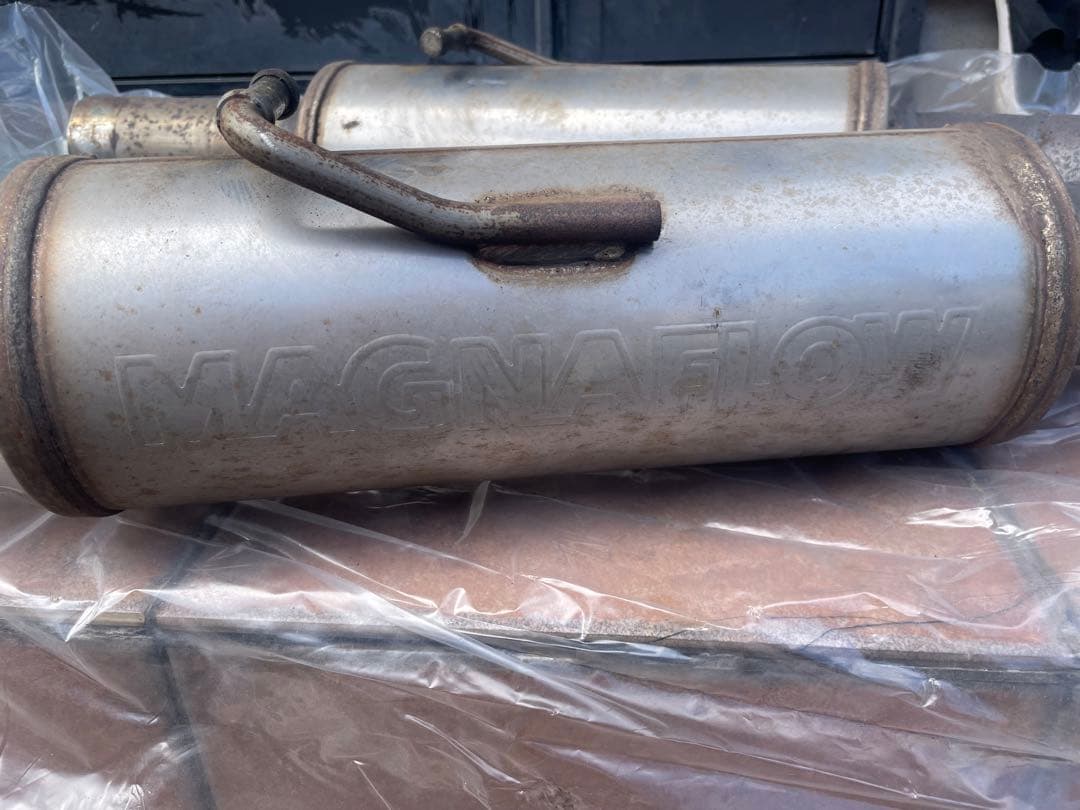 MAGNAFLOW 中間サイレンサー