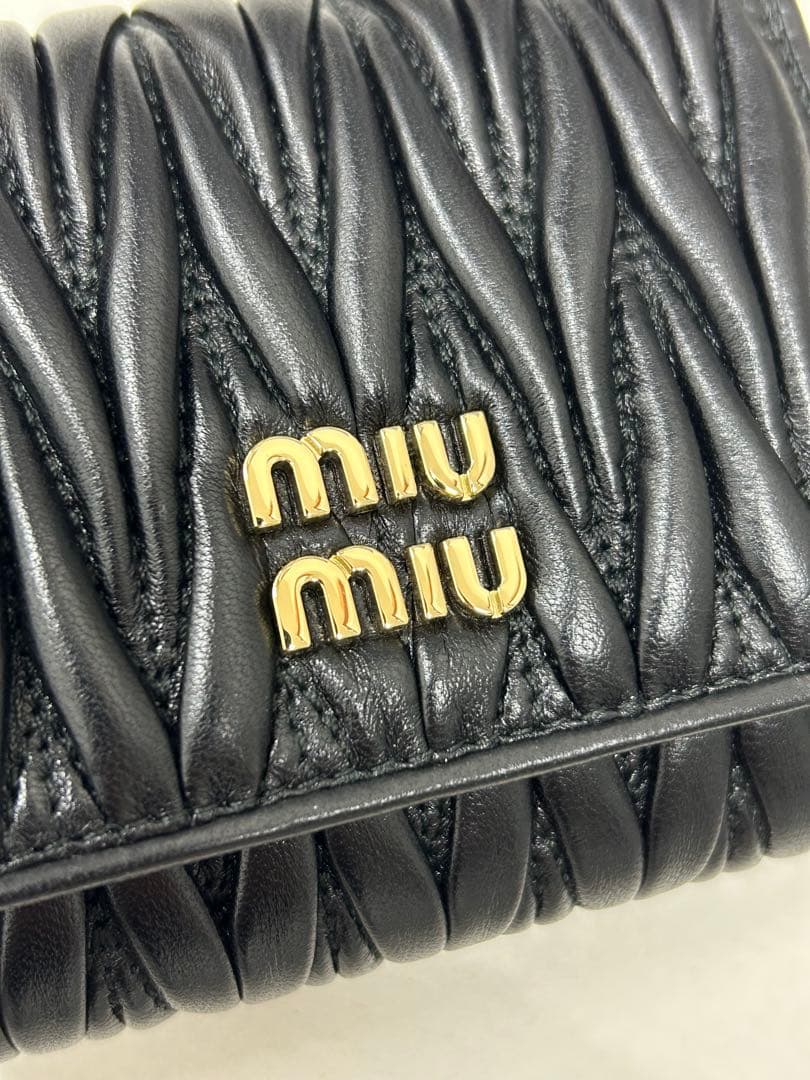 coco様【新品未使用】MIUMIUマテラッセ 三つ折り財布 ブラック