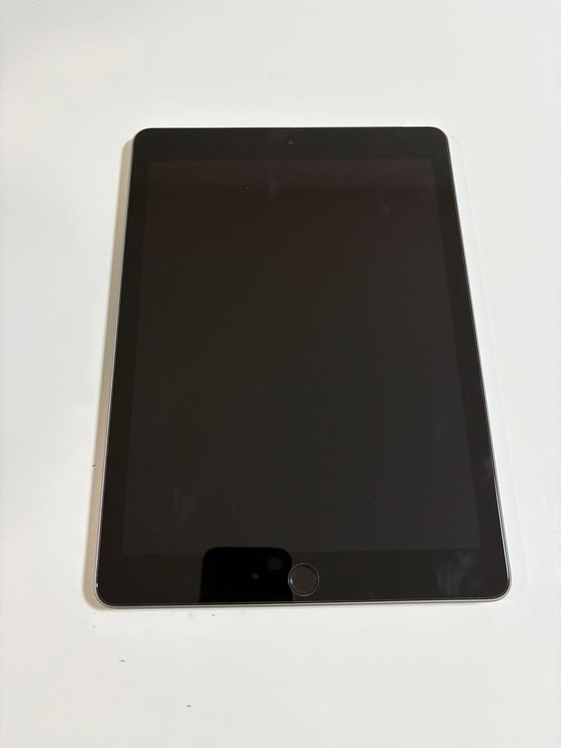 iPad 第6世代　セルラーモデル　スペースグレー