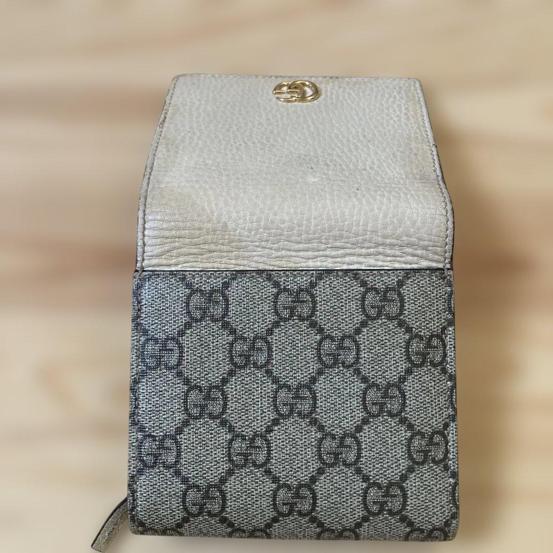 GUCCI 二つ折り財布 ベージュ GGロゴ