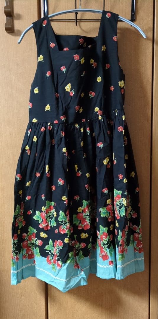 ❇️Jane Marple ストロベリー ワンピース 黒 ジャンパースカート