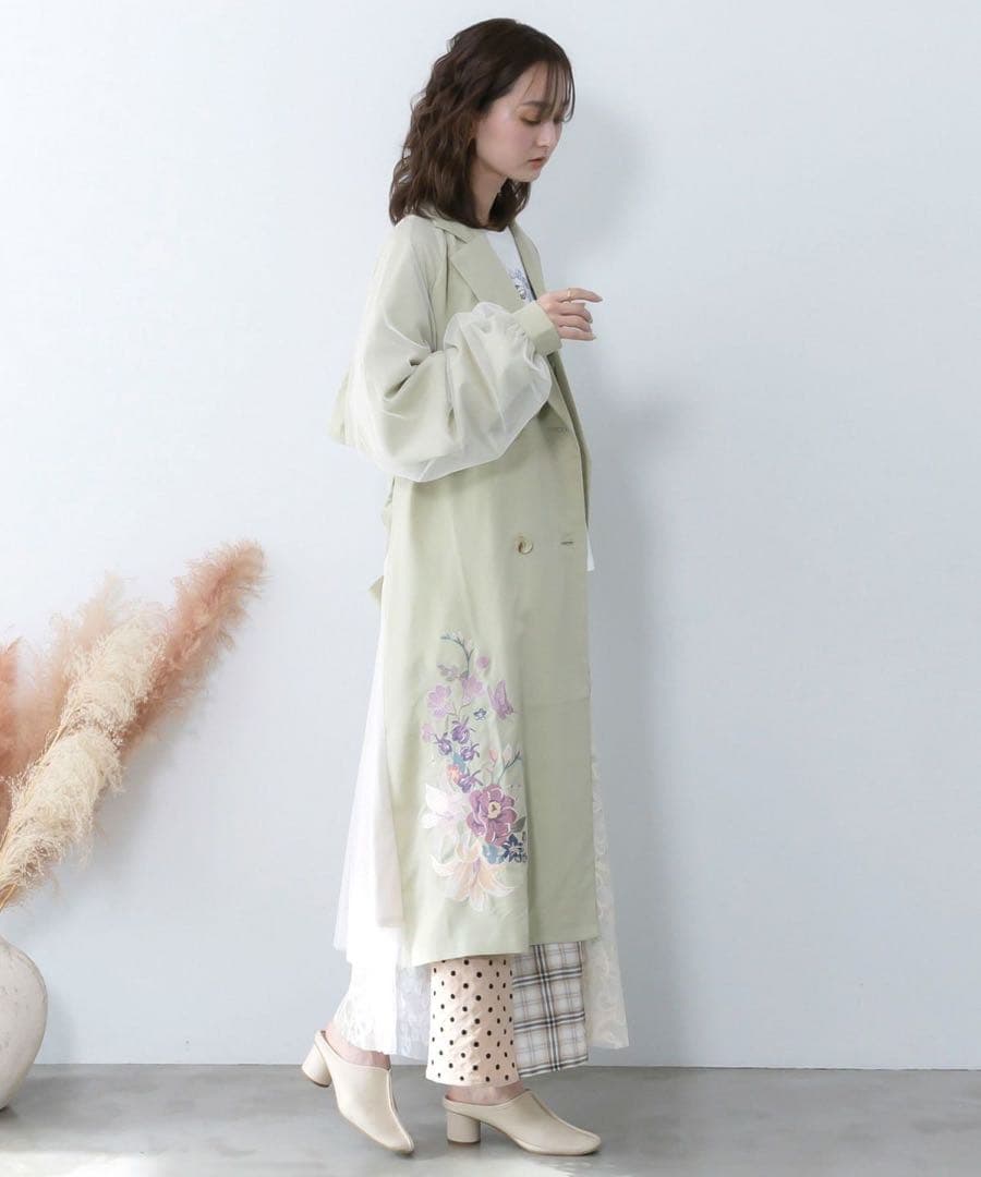 新品タグ付 イズスカラー　561212：チュール重ね花刺繍ロングコート