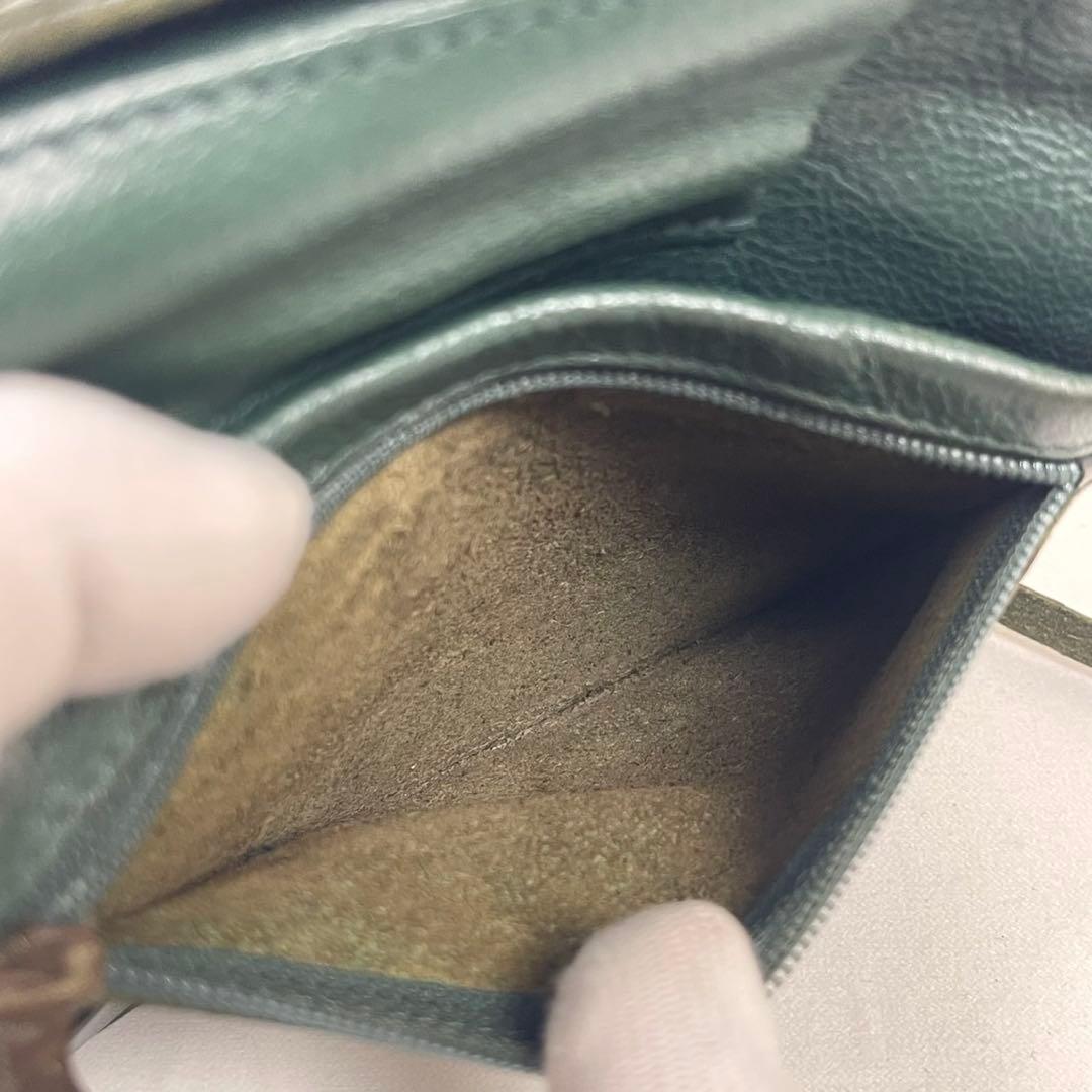 イルビゾンテ　ウォレットショルダー　折り財布　オールレザー　ロゴ型押し　グリーン