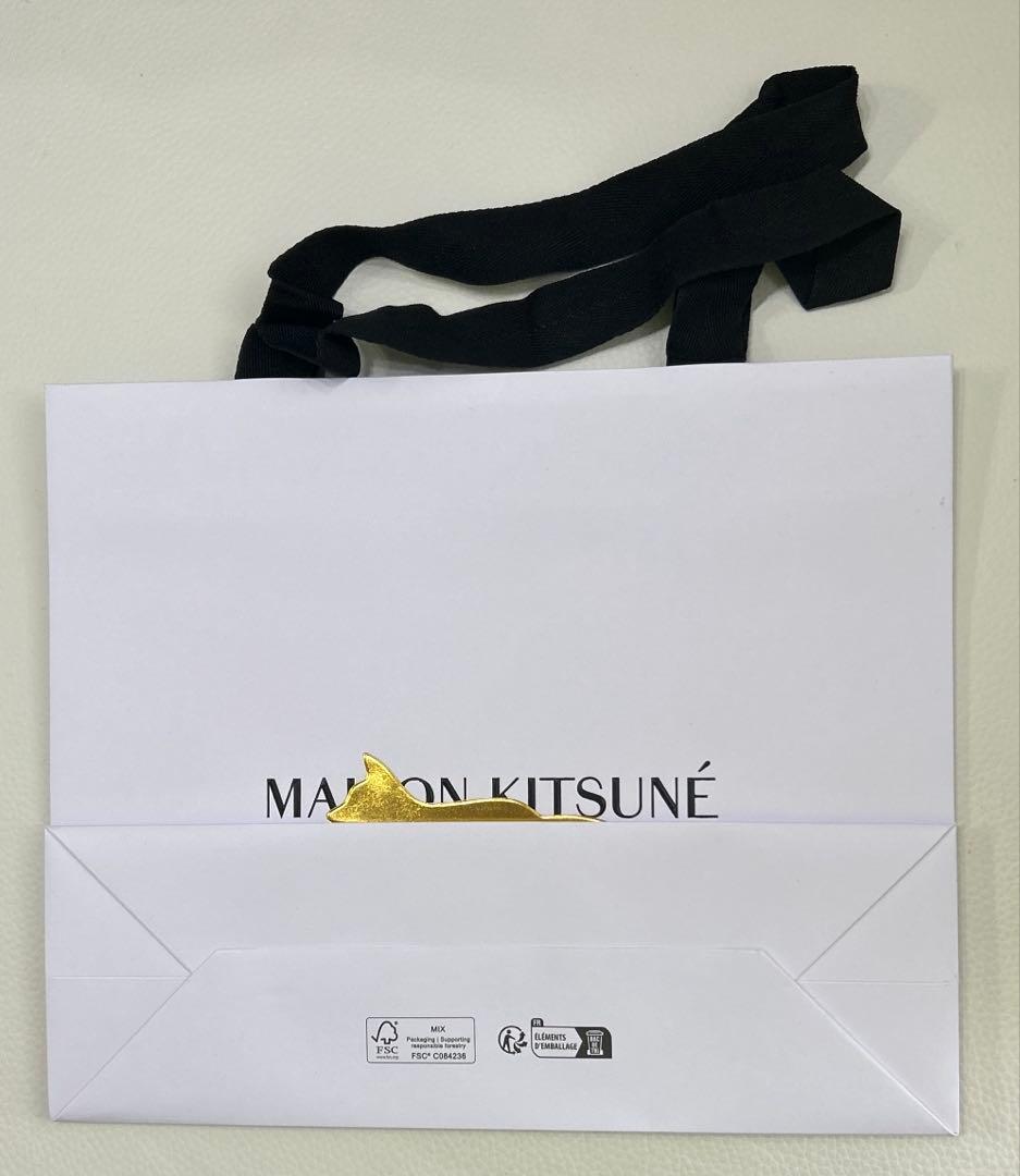 新品タグ付きMAISON KITSUNÉ ダークグリーン ニット帽ショッパー付き