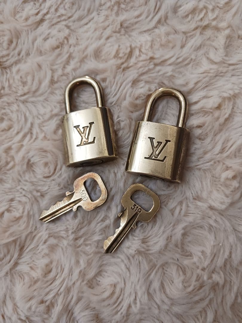 LouisVuittonパドロックカデナ南京錠と鍵２セット
