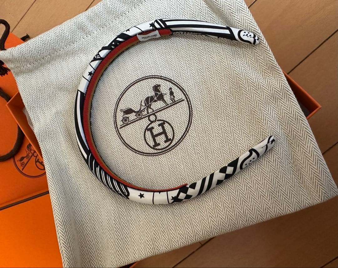 HERMES のカチューシャ　ジグザグ　新品未使用品です。