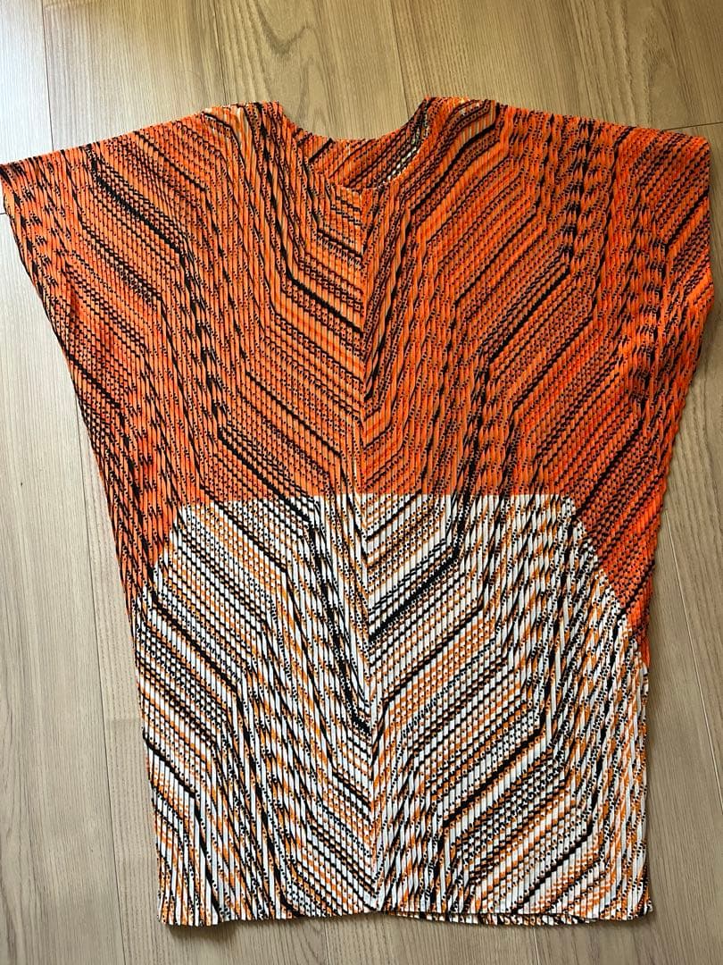 ミ*ロ様 ISSEY MIYAKE 幾何学模様 半袖トップス