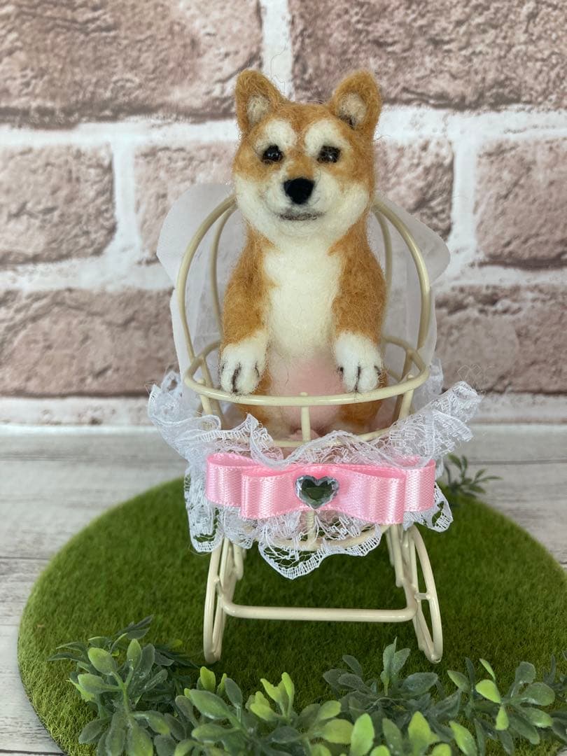 羊毛フェルト　ペットカートに乗る柴犬とMシュナウザー