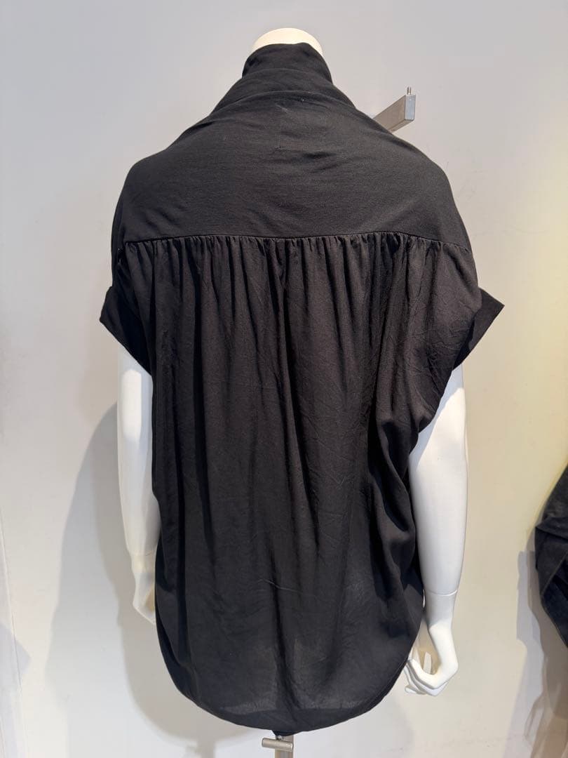 LIMIfew 黒 半袖スキッパーCS 美品