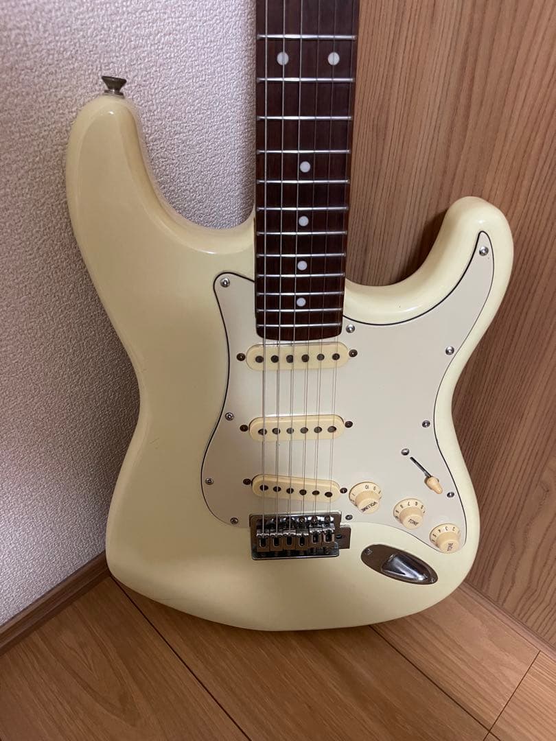 Fender Stratocaster クリーム