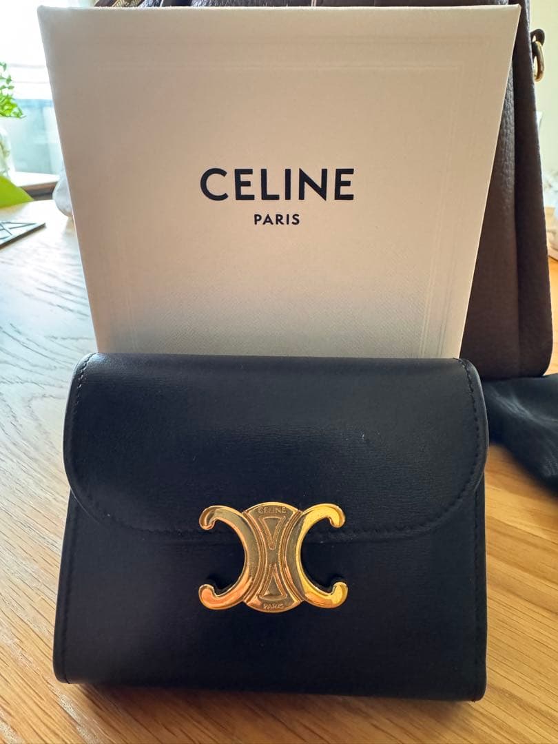CELINE ブラックレザー 人気の‼️トリンオンフ