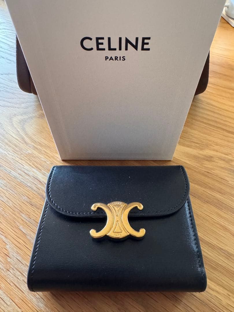 CELINE ブラックレザー 人気の‼️トリンオンフ