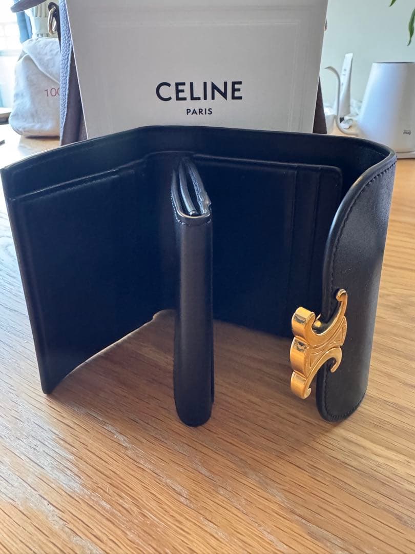 CELINE ブラックレザー 人気の‼️トリンオンフ