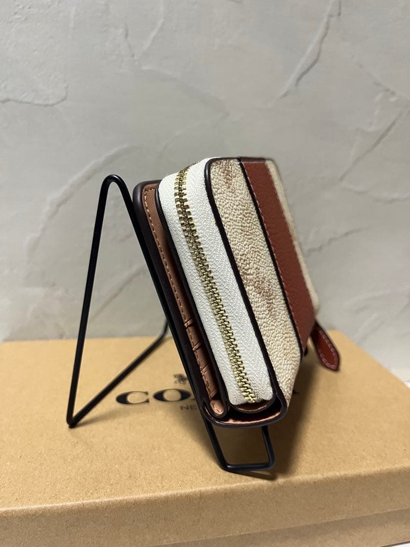 ✨️新品未使用✨️COACH 二つ折り財布 ホワイト/ブラウン