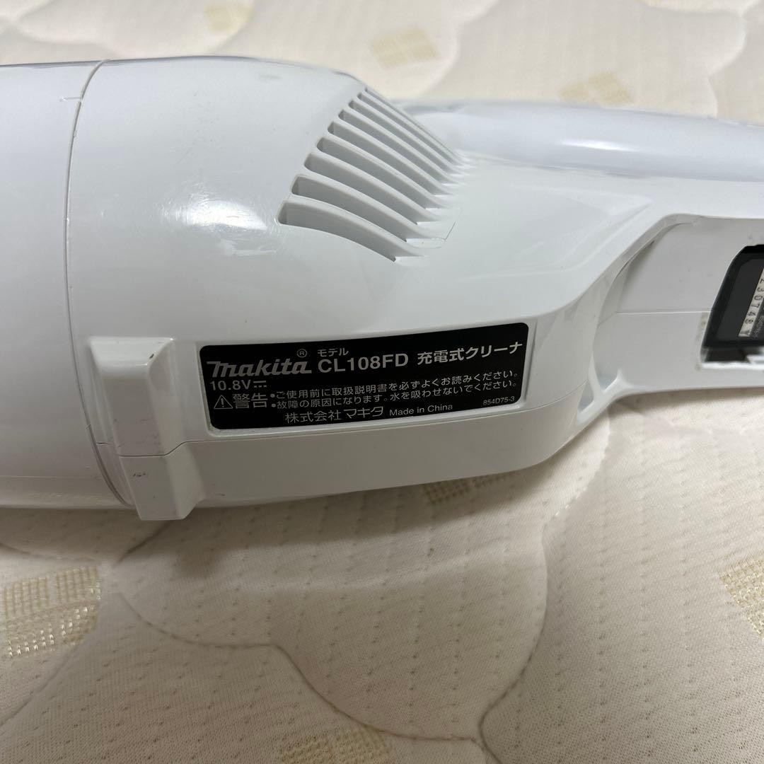 makita マキタ　掃除機　充電式クリーナ　CL108FD コードレス