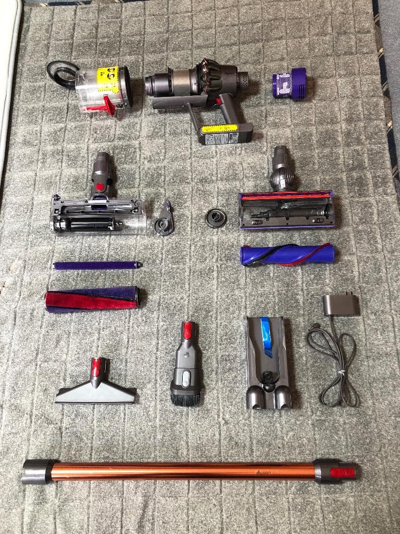 Dyson V10 モーターヘッド2台＋壁取付充電スタンド+ノズル2本