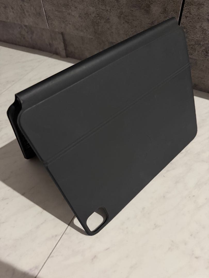 iPad Pro 11インチ　第四世代　Magic Keyboard 128GB