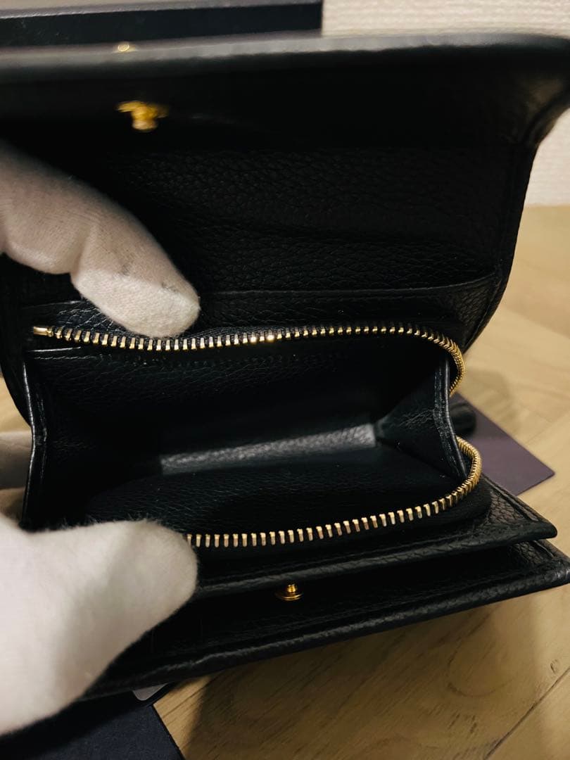 PRADA ブラック 三つ折り財布　　　ICチップ(RFID)搭載