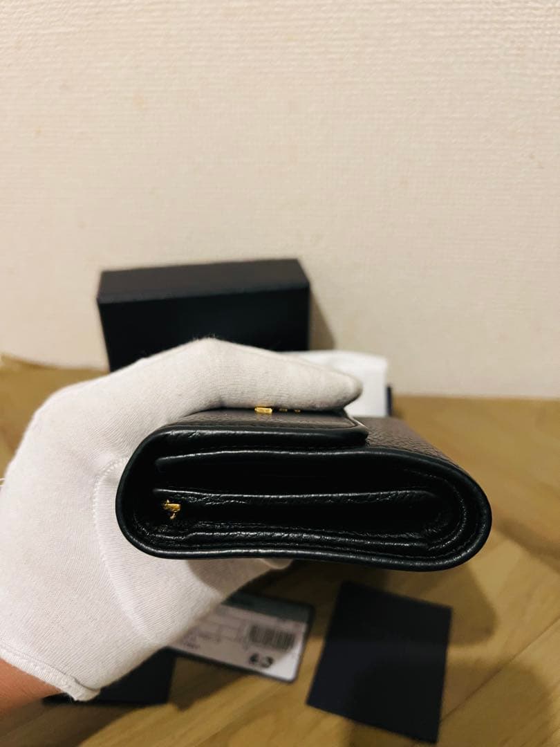 PRADA ブラック 三つ折り財布　　　ICチップ(RFID)搭載
