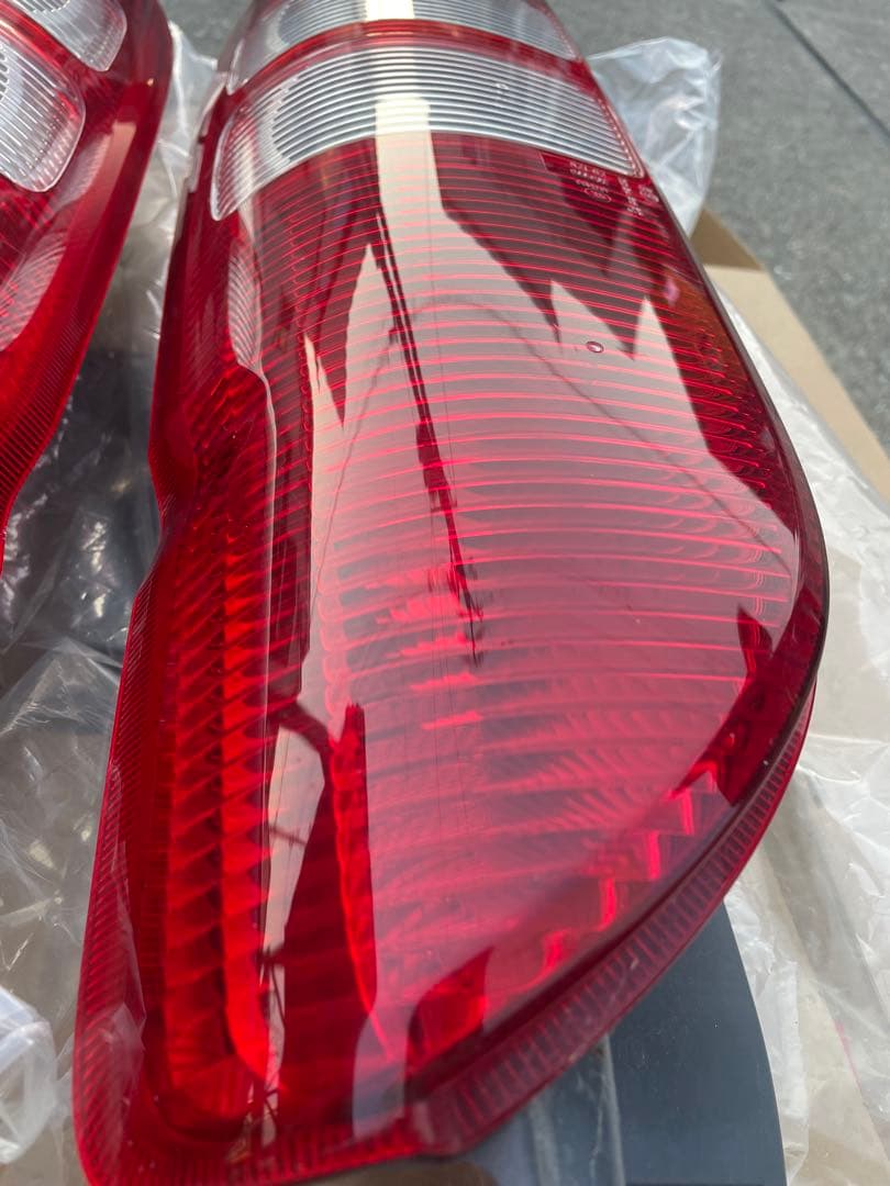 ハイエース　純正テールランプ　左右