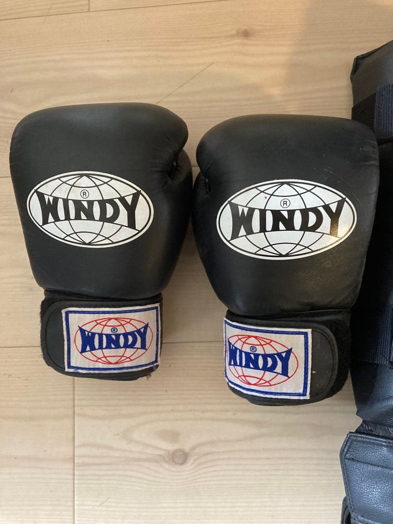 WINDYボクシンググローブ8オンスとSAMレッグガード