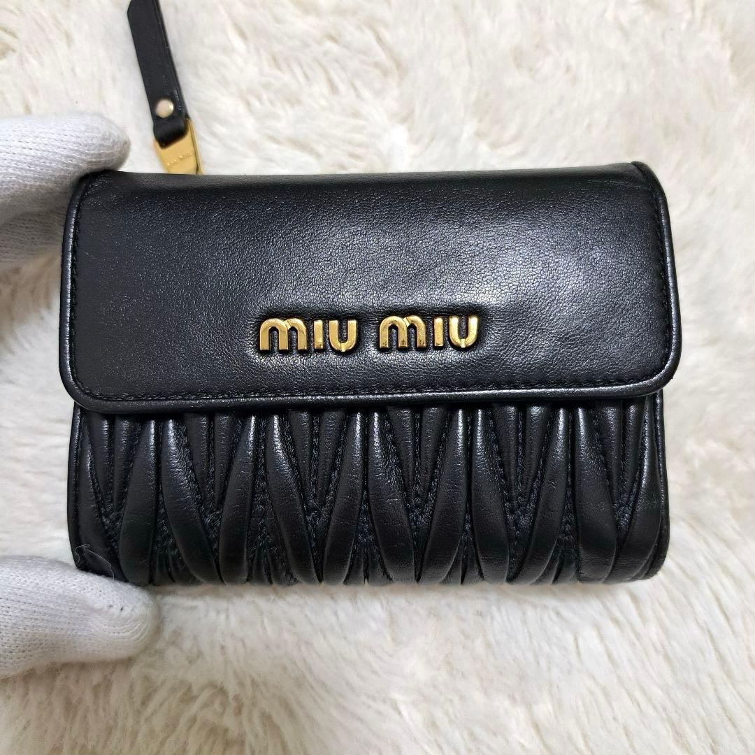 ✨極美品✨ミュウミュウ　三つ折り　マテラッセ　レザー　ブラック　キルティング