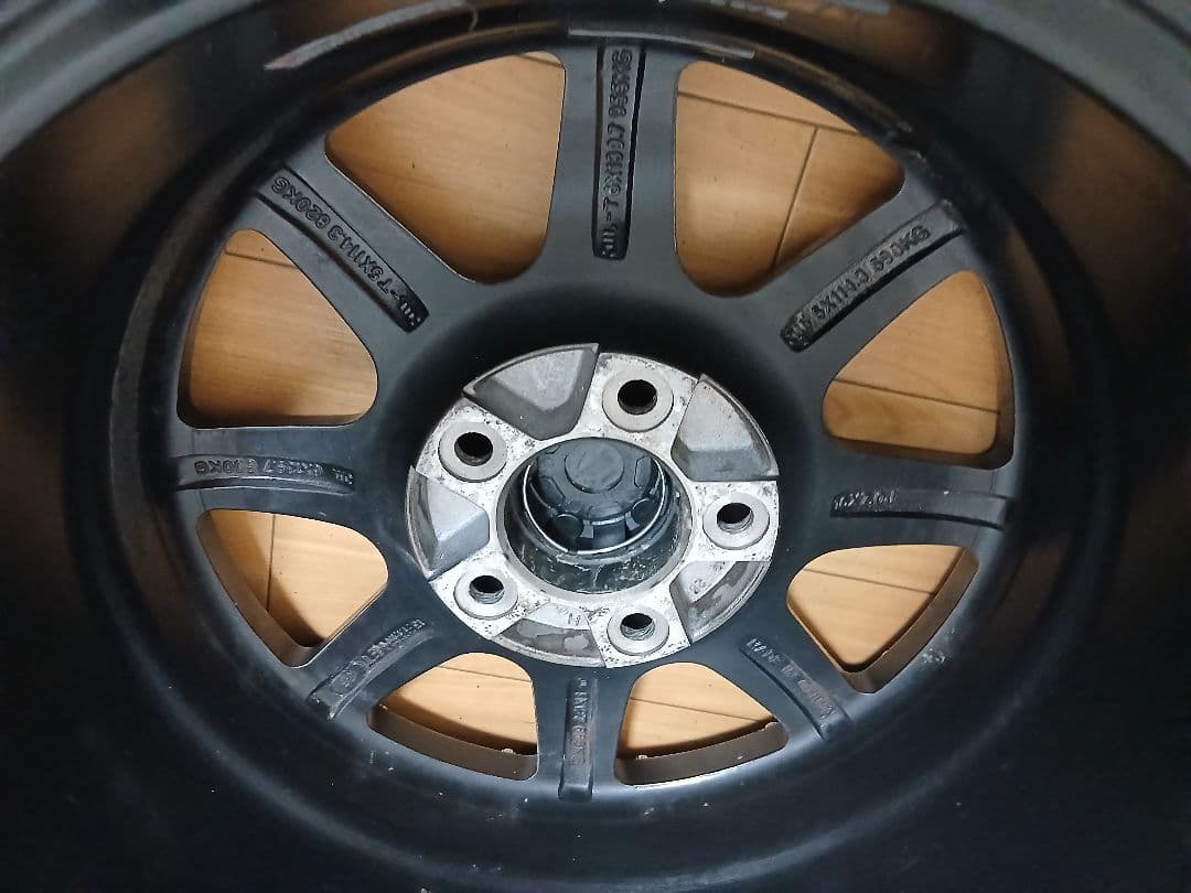 ①MLJ エクストリームJ 16in 7J +35 PCD114.3 2個