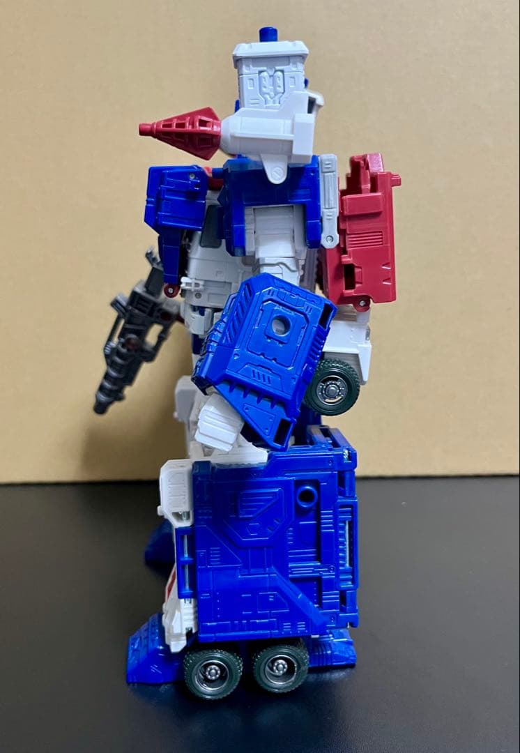 KD-11 ウルトラマグナス トランスフォーマー