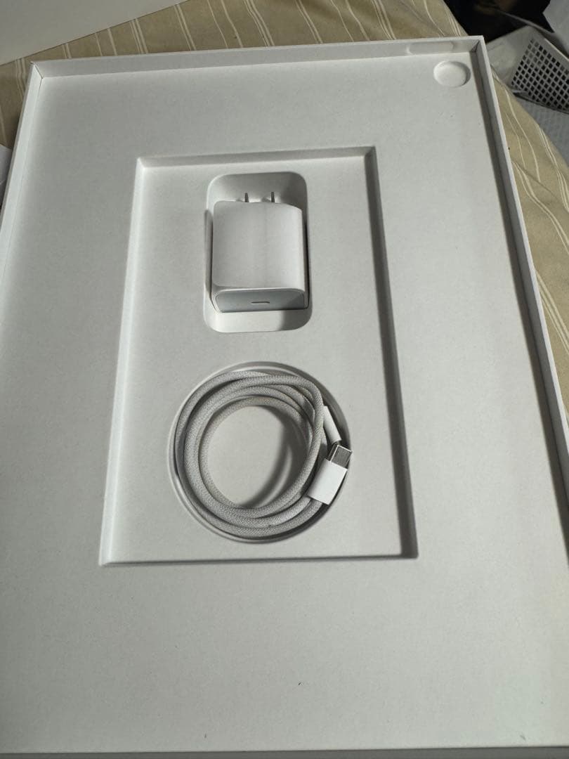 iPad Air 13インチ(M3) 128GB Wi‑Fi ブルー + 他2つ