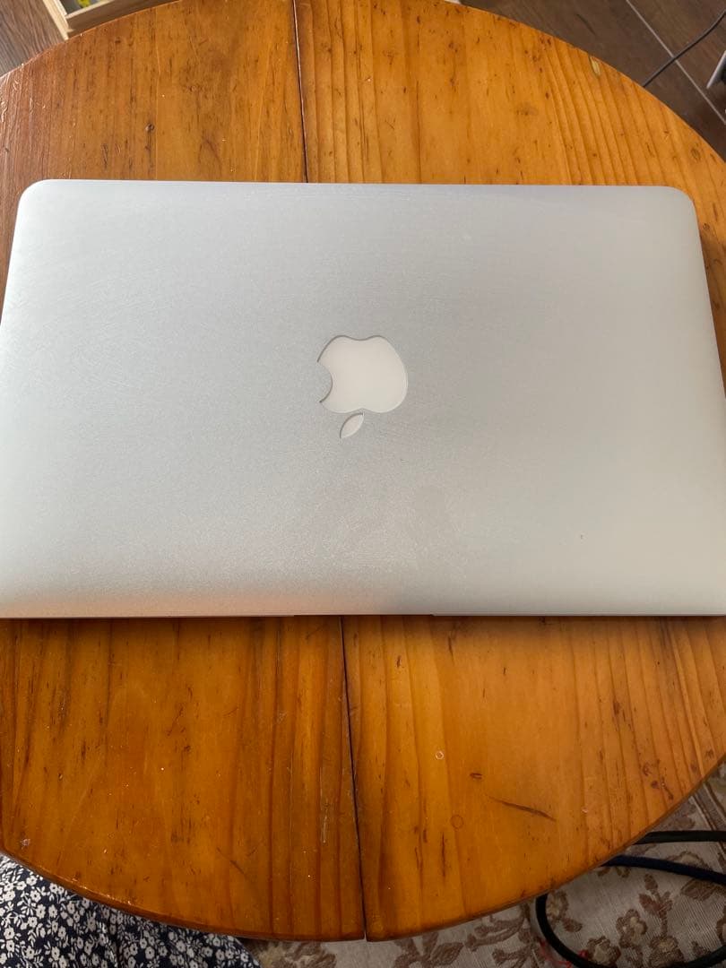 【リボン】MacBook Air 2015メモリ4G 容量121G充電器付