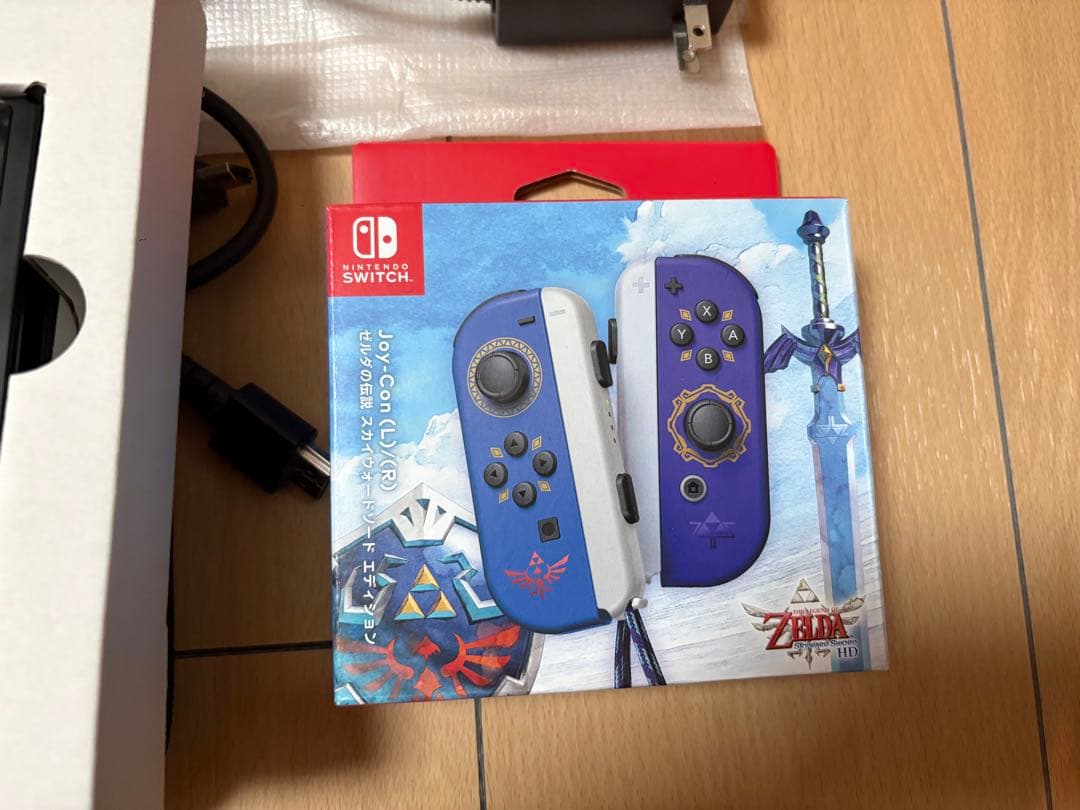 Nintendo Switch ゼルダJoy-Con+純正ケース付き