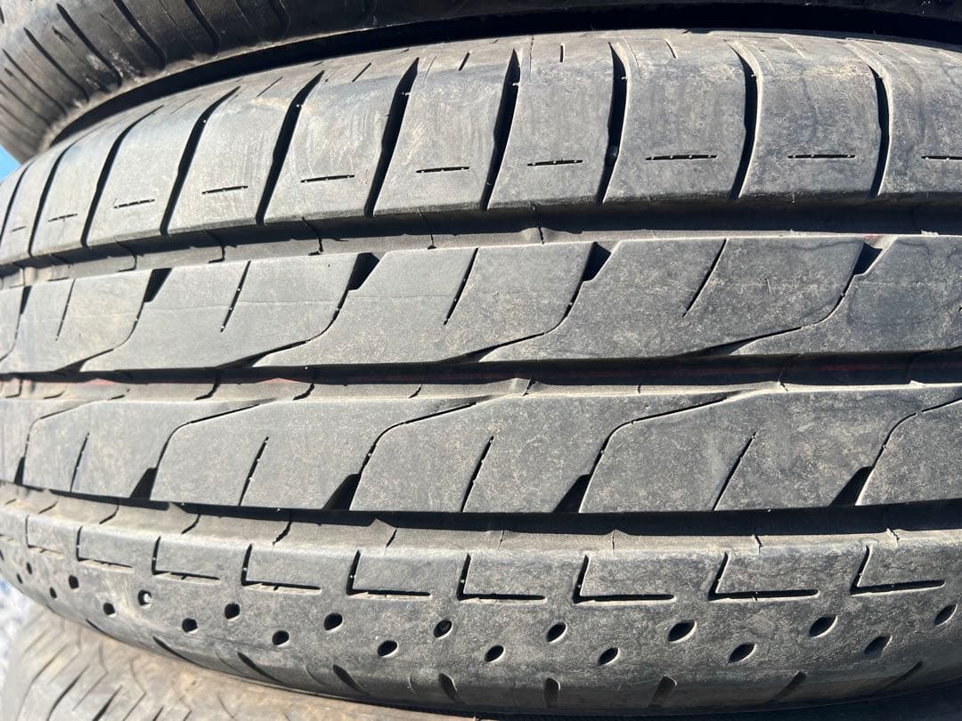 ブリヂストン　ルフト　rv2 215/60r17 24年製　バリ山